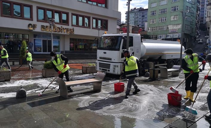 Of Belediyesi cadde ve sokakları yıkadı