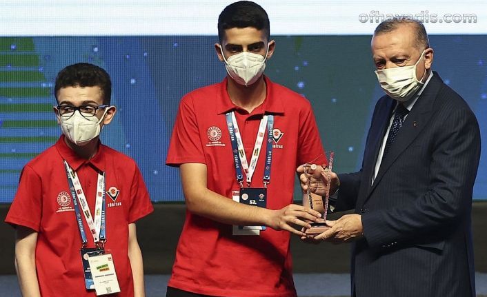 Cumhurbaşkanı Erdoğan’dan Of Fen Lisesi öğrencilerine ödül
