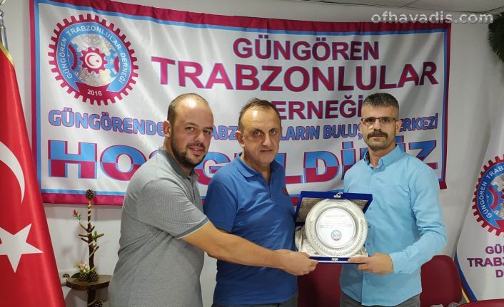 Trabzonlu Gençlerden Dervişoğlu’na gümüş plaket