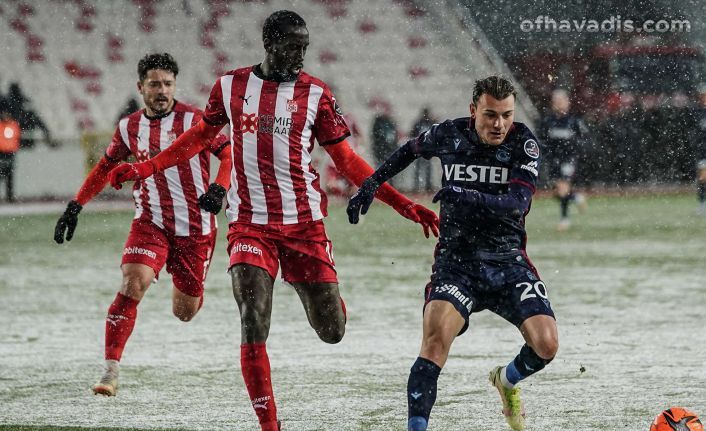 Lider Trabzonspor’a Sivas’ta kar çelmesi