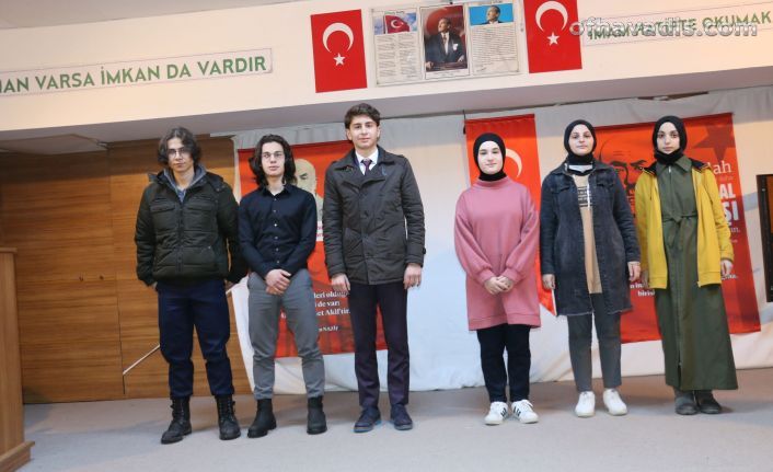 Öğrenciler İstiklal Marşı’nı güzel okuma heyecanı yaşadı