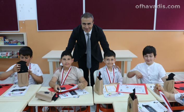 28 Şubat İlkokulu öğrencilerinin karne sevinci