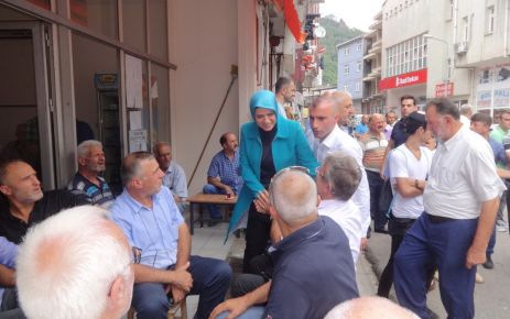 Ayşe Sula Köseoğlu Dernekpazarı’nda halkla buluştu 