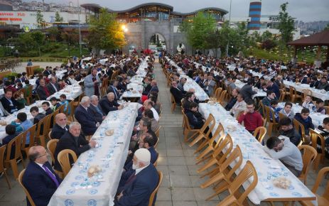 Büyükşehir’den Kur’an Kursu talebelerine iftar