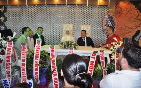 Gazi Murat Ayazoğlu evlendi 