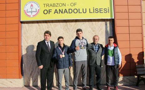 Of Anadolu Lisesi’nin iki Boks şampiyonu