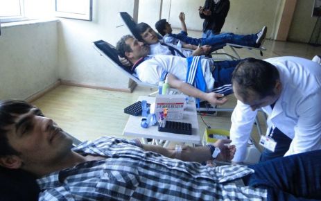 Ulusoylu öğretmen ve öğrenciler kan bağışında bulundular  