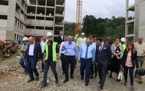 Vali Ustaoğlu Of’ta devam eden projeleri inceldi