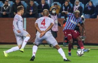 Trabzonspor kupada Antalya’yı yenerek yarı finale...
