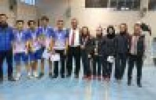 Badminton’da Ulusoy şampiyon, Anadolu ikinci