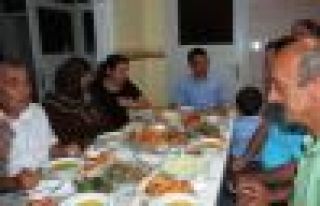 Kaymakam Arslan Şehit ailesiyle iftar açtı 