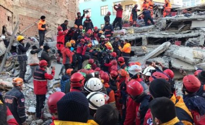elazig da deprem 22 kisi vefat etti 1234 kisi yaralandi
