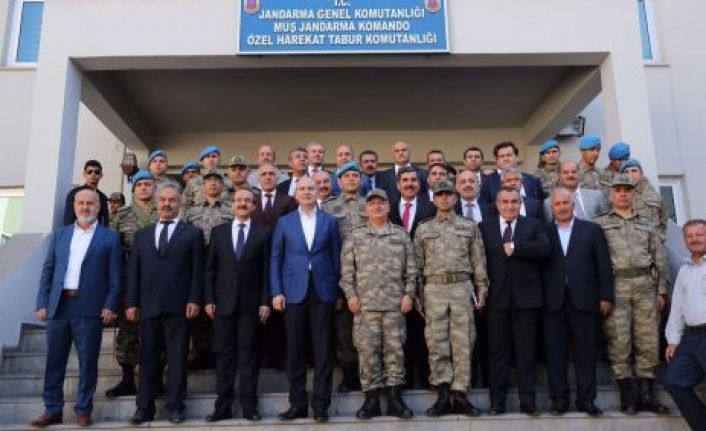 icisleri bakani soylu bayram namazini mus ta kildi