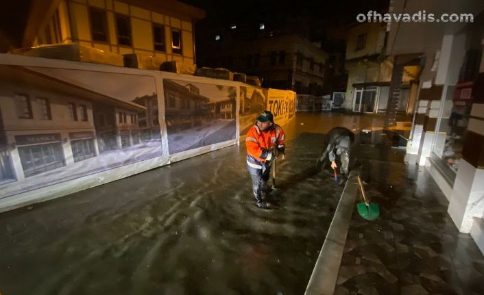 Of’ta sağanak yağış taşkınlara sebep oldu
