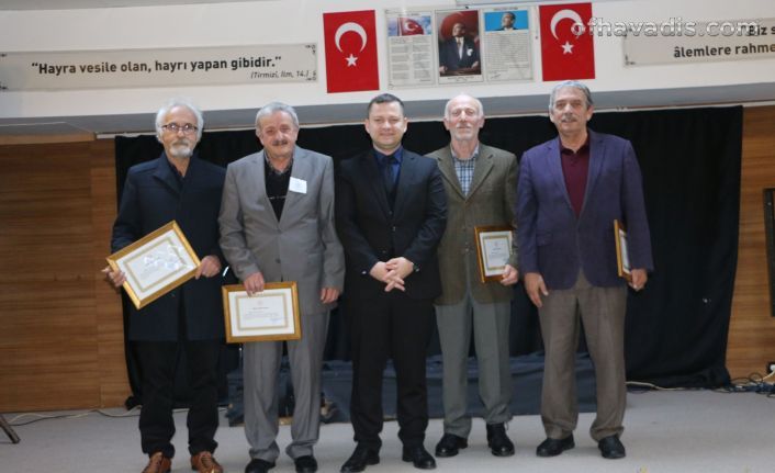Öğretmenler Günü’nde Hizmet Şeref Belgelerini aldılar