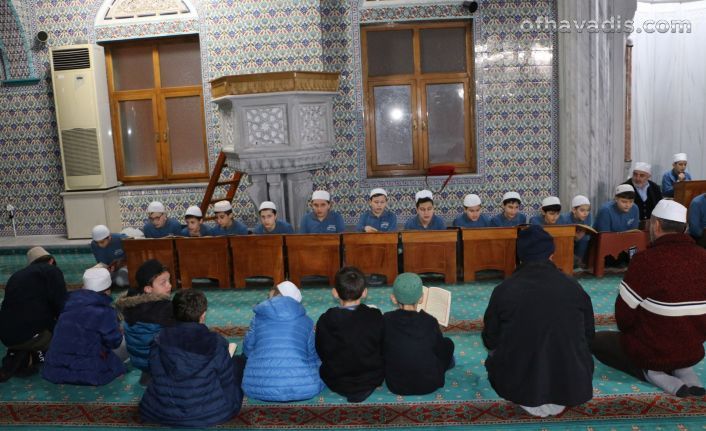 Vefat eden öğretmenler için Of’ta hatim okundu
