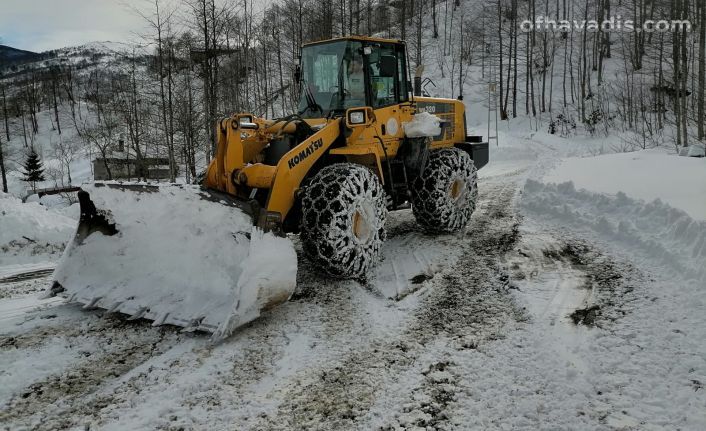 Büyükşehir 24 mahallede kar mücadelesini sürdürüyor