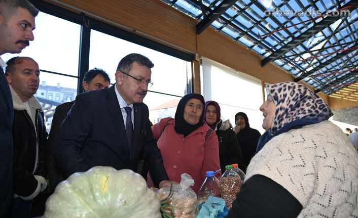 Başkan Genç Kadınlar Hali’ni ziyaret etti