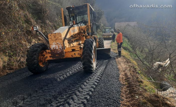 Büyükşehir 18 ilçede yol çalışmalarını sürdürüyor