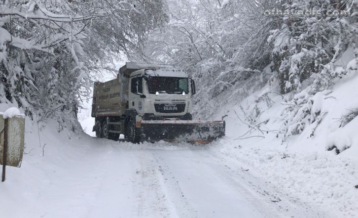 669 personel ve 142 iş makinesi kar temizliyor