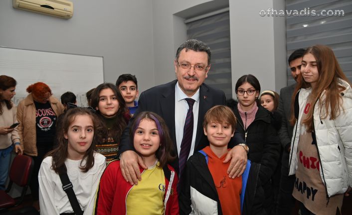 Sanatla büyüyen nesiller yetiştiriyoruz