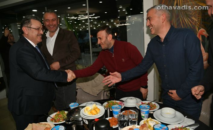Karla mücadelede görev alan personelle iftarda buluştu