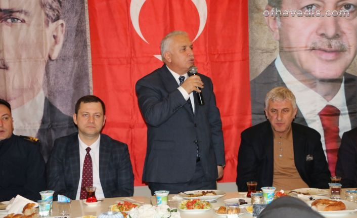 Vali Yıldırım Of’ta vatandaşlarla iftar açtı