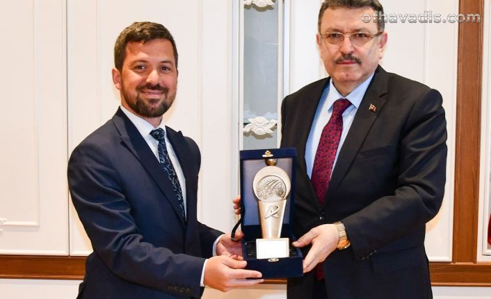 Büyükşehir Belediyesi’ne “Ulaşımda Aklın Yolu” ödülü