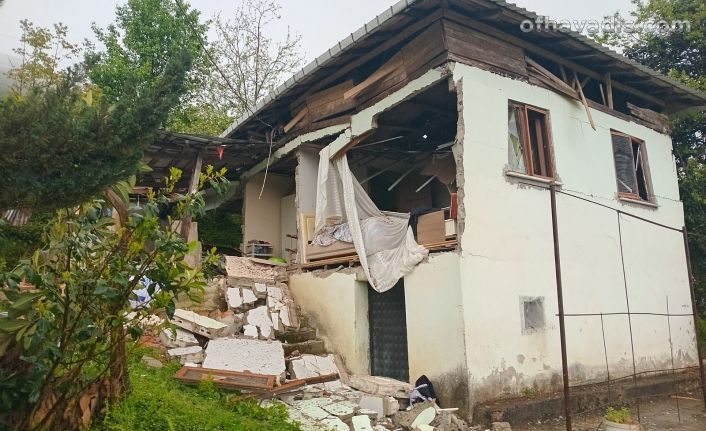 Çatalsöğüt’te tüp patladı ev yıkıldı bir kişi yaralandı
