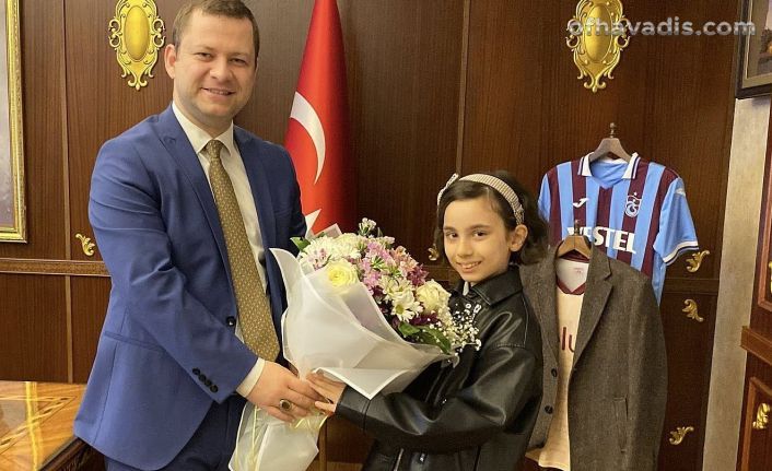 Kaymakam Demirer koltuğunu Mihrimah Şeker'e devretti