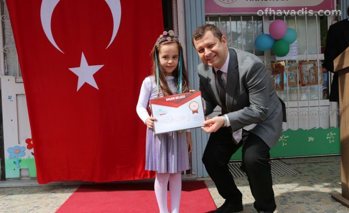 Şehit Hüsnü Uyan Anaokulu öğrencilerinden defile