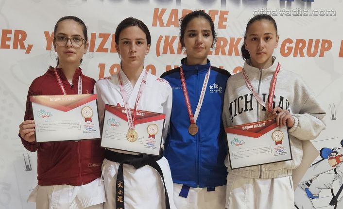Tuğçenaz Altın, Enes Bronz madalya kazandı