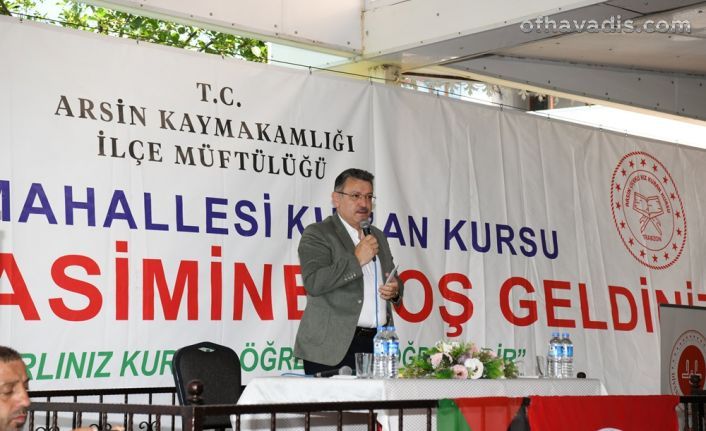 Kur'an'ı anlamak ve yaşatmak son derece kutsal bir görevdir