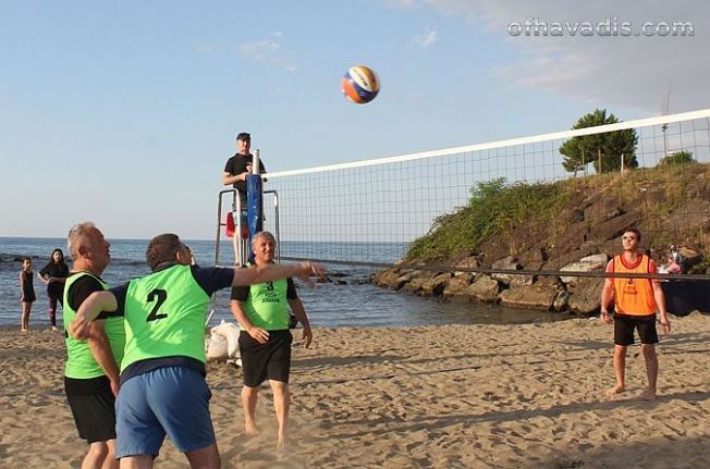 Of Sahilinde Plaj Voleybolu heyecanı