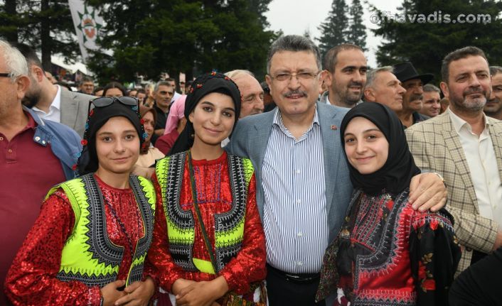 Şiddetle ve nefretle lanetliyoruz