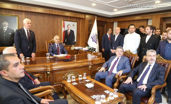 Bakan Uraloğlu Of Belediyesini ve Of esnafını ziyaret etti