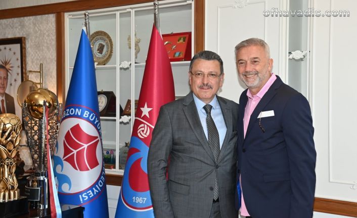 Başkan Genç efsane futbolcuları ağırladı