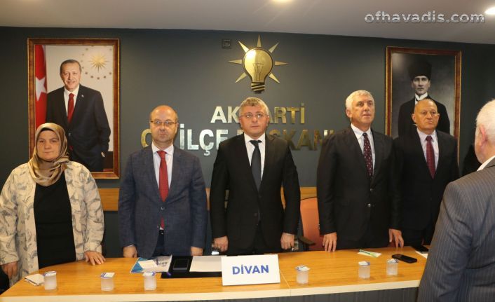 Bizim görevimiz, güçlü liderliğin arkasında dimdik durmaktır