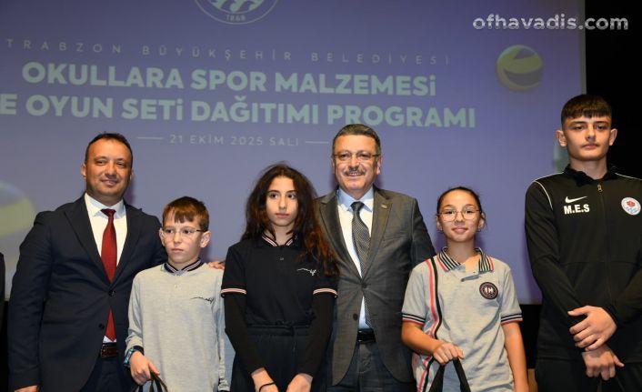Büyükşehir Belediyesi’nden okullara spor malzemesi ve oyun seti desteği