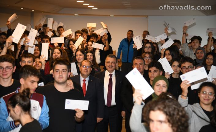 Büyükşehir’den 10 bin öğrenciye dijital eğitim desteği
