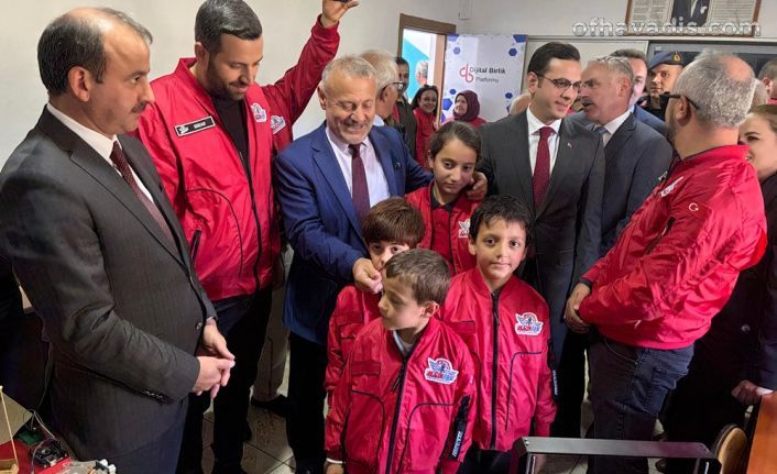 Türkiye teknolojide üretici olmak zorunda
