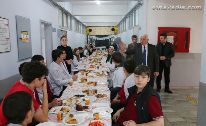 Ulusoy Lisesinin bilişim öğrencileri sofrada buluştu