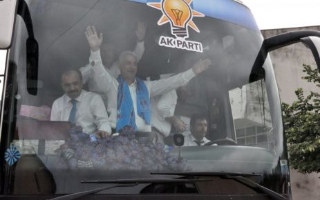 AK Parti Trabzon adayları Of’u turladı