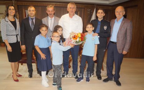 Ali Bulut İlkokulu öğrencilerinden Başkan Sarıalioğlu’na ziyaret