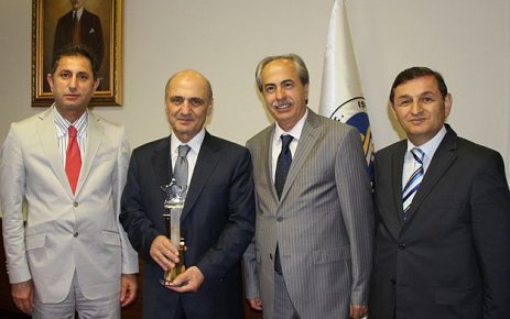 Bakan Bayraktar yılın bürokratı seçildi