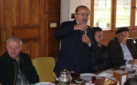 Gümrükçüoğlu, Belediye çalışanlarıyla kahvaltıda buluştu