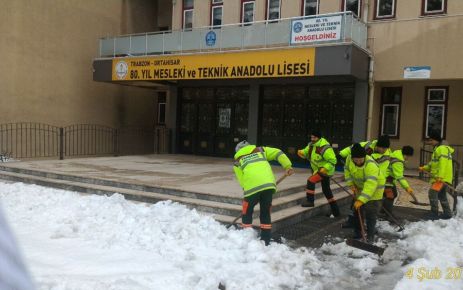 Büyükşehirden okullarda kar temizliği mücadelesi