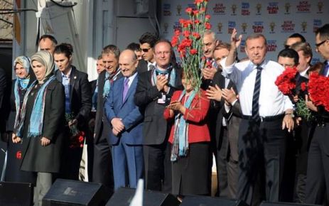 Erdoğan ve Bayraktar Trabzon Mitinginde buluştu 