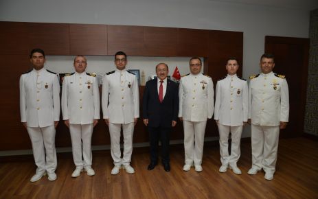 Gümrükçüoğlu, Deniz Harp Okulu kafilesini kabul etti 