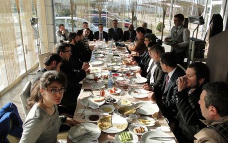Kaymakam Arslan ve Başkan Saral’dan gazetecilere kahvaltı